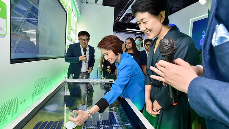 Image of Minister of State Low Yen Ling, and Her Excellency Sun Haiyan at the Sustainable Solutions Station of the Innovation Lab