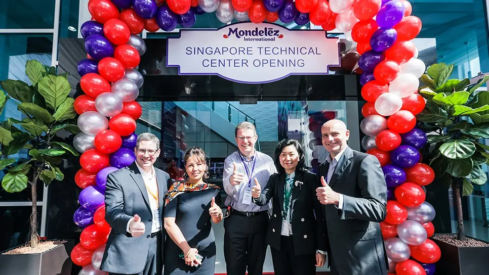 [Left to Right] Mr Trevour Kelleher, RDQI Lead for gum, candy & beverages, AMEA, Mondelēz International; Miss Stephanie Syptak-Ramnath, Chargé d’Affaires, US Embassy, Singapore; Mr Rob Hargrove, EVP RDQI, Mondelēz International; Miss Thien Kwee Eng, Assistant Managing Director, Singapore Economic Development Board; Mr Maurizio Brusadelli, EVP and President, AMEA, Mondelēz International 