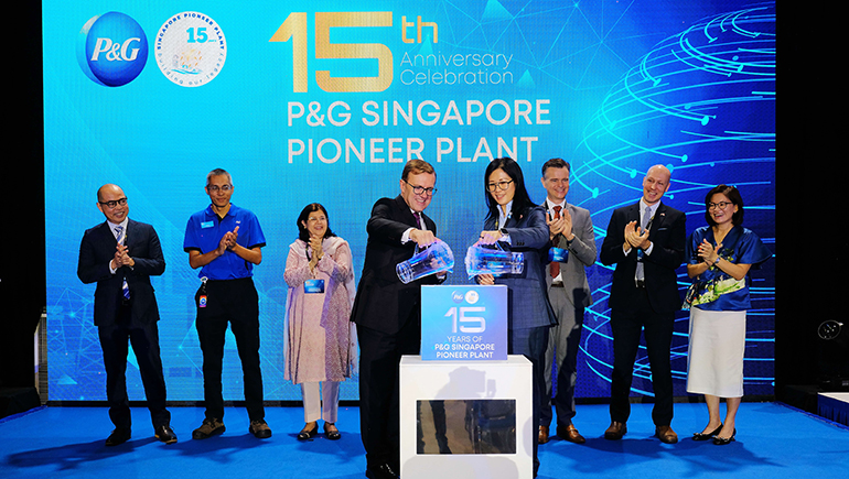 P&G celebrates the 15th Anniversary of its Singapore Pioneer Plant