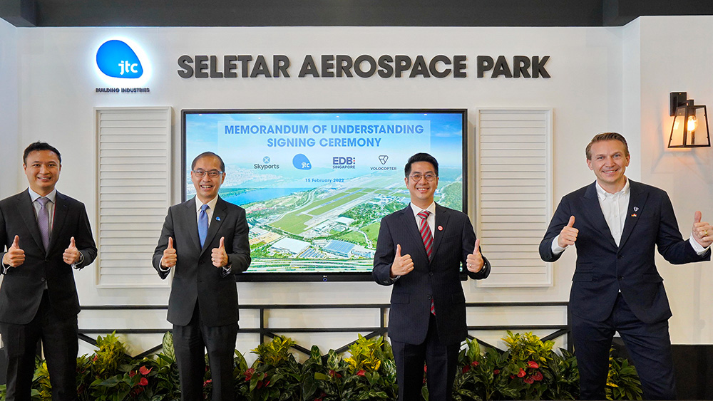 Left to right: Tay Yun Yuan, Skyport’s Head of Asia Pacific; Tan Boon Khai, JTC’s Chief Executive Officer; Ling Yuan Chun, EDB’s Vice President and Head of Division for Mobility; Christian Bauer, Volocopter’s Chief Commercial Officer. (Photo credit: JTC)