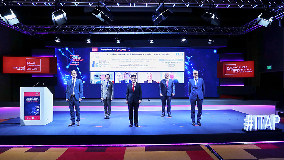 [From left to right] Dr Andreas Hauser, Managing Director, TÜV SÜD Digital Services Singapore, Dr Beh Swan Gin, Singapore Economic Development Board, Heng Swee Keat, Deputy Prime Minister of Singapore, Coordinating Minister for Economic Policies and Minister for Finance, Mr Raimund Klein, Executive Vice President, Siemens, Mr Matteo Maccini, Senior Partner, McKinsey & Company Singapore Photo credit: MCI