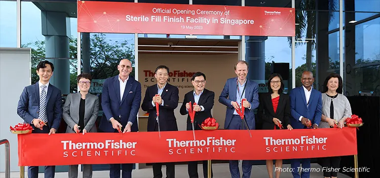 Deputy Prime Minister Heng Swee Keat (fifth from left) officiated at Thermo Fisher Scientific’s ribbon-cutting ceremony to mark the opening of its Sterile Fill Finish Facility.