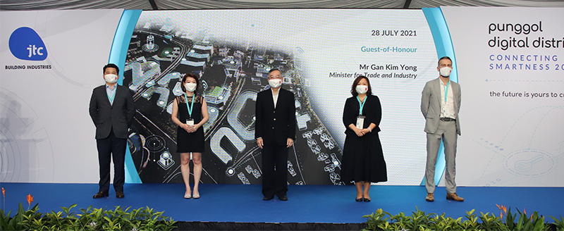 Minister for Trade and Industry Gan Kim Yong with representatives from Wanxiang Blockchain, dConstruct, Delta Electronics Int’l (Singapore) and Group-IB at the Punggol Digital District Connecting Smartness Event