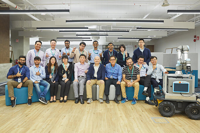 Dr Tan with SCALE@NTU Corporate Labs (a.k.a Singtel-NTU AI Lab)