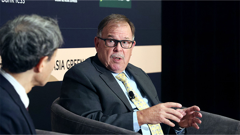 Warren Evans, the Asian Development Bank’s special senior advisor on climate, calls for financial sector collaboration at the Nikkei-FT event on Feb. 8. (Photo by Ken Kobayashi)