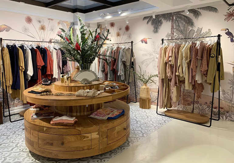 Cécile worked with fashion brand Palem to transform their Singapore boutiques with a hand-drawn mural inspired by local flora and fauna and Palem’s brand colours.