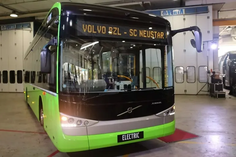 The heat-reflecting double glazing on the windows of Volvo and SC Auto’s Volvo BZL-SC Neustar Electric not only keeps the heat out, but it also contributes to the low interior noise offering commuters a comfortable and silent ride.
