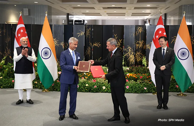 India’s Minister of External Affairs S. Jaishankar (centre, left) and Foreign Minister Vivian Balakrishnan (centre, right) at the exchange of the MOUs.