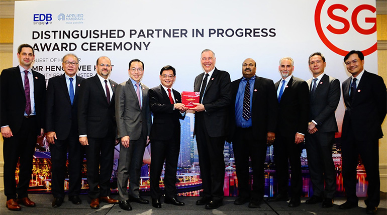 Above: Applied Materials’ executives, led by Mr Gary Dickerson (centre right), Applied Materials’ President and Chief Executive Officer, receiving the award for the Distinguished Partner in Progress (DPIP) Award in 2019 from Deputy Prime Minister, Mr Heng Swee Keat (centre left), standing in front of Dr Beh Swan Gin, Former Chairman of EDB. 