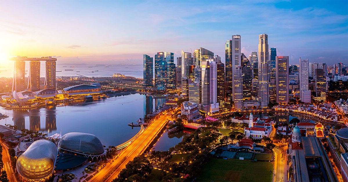 新加坡2021年初制定“制造业2030愿景”，计划在10年内把新加坡打造为先进制造业的全球业务、创新和人才中心。它也在2022年10月推出制造业产业转型蓝图（ITM）的更新版，支持研发、精深科技创新、广泛的数码化和环境可持续发展。